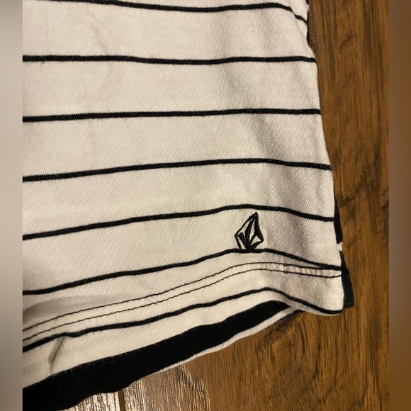 Volcom loose fit XS Tshirt - Picture 3 of 3